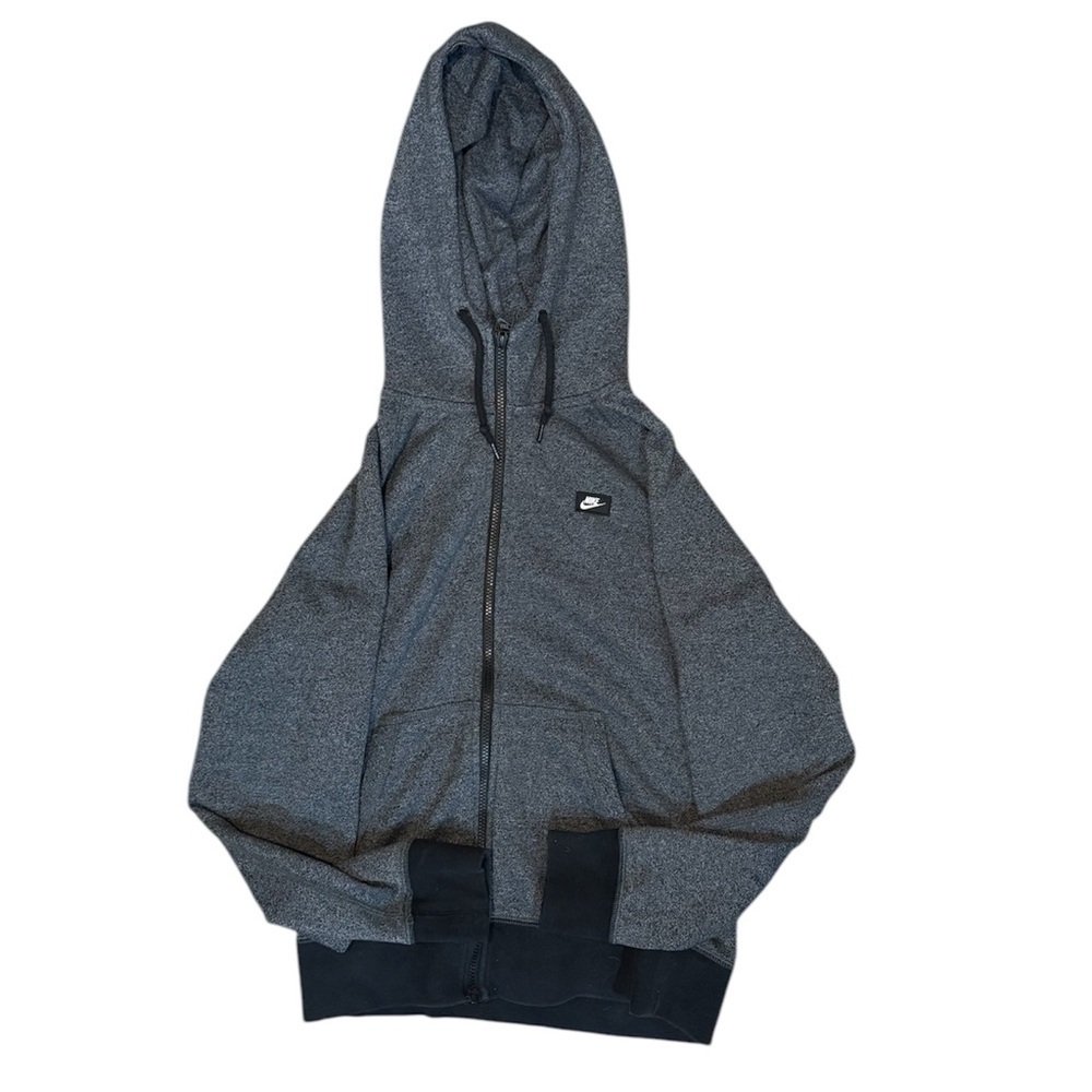 Nike Jacket 
Size- small
Condition- pre-owned 
Color- grey​